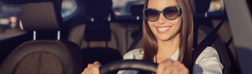 Photo,Portrait,Smiling,Woman,Wearing,Sunglass,Keeping,Steering,Wheel,In